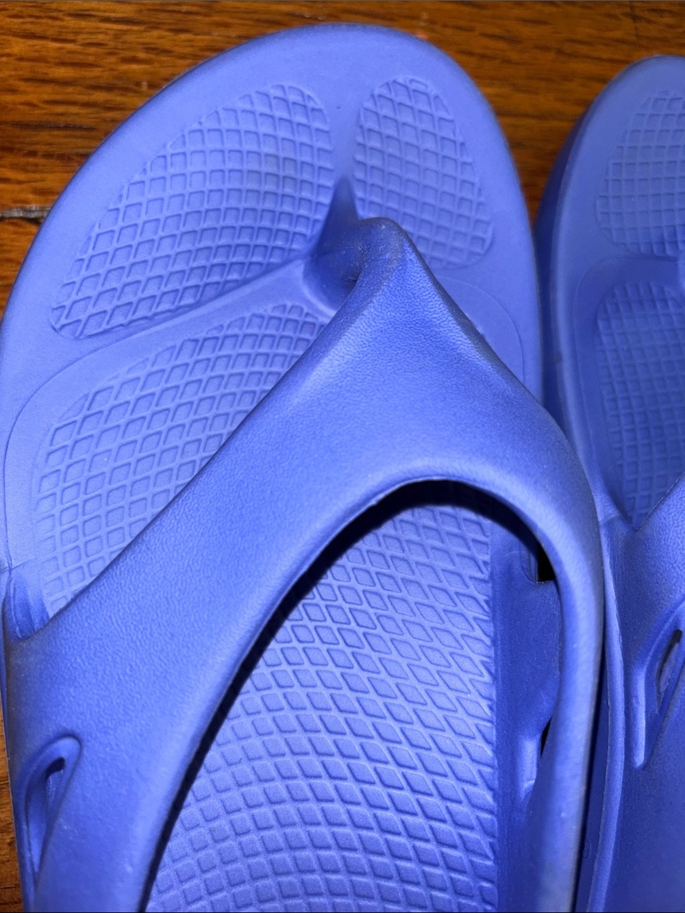 OOFOS women’s Flip Sandals in Periwinkle Blue - Picture 9 of 9